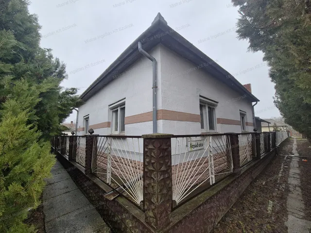 Eladó ház Tiszapüspöki 87 nm