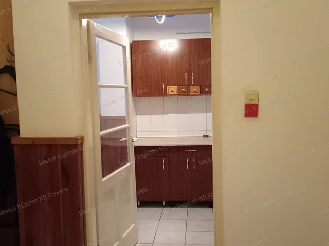 Kiadó ház Szolnok 64 nm