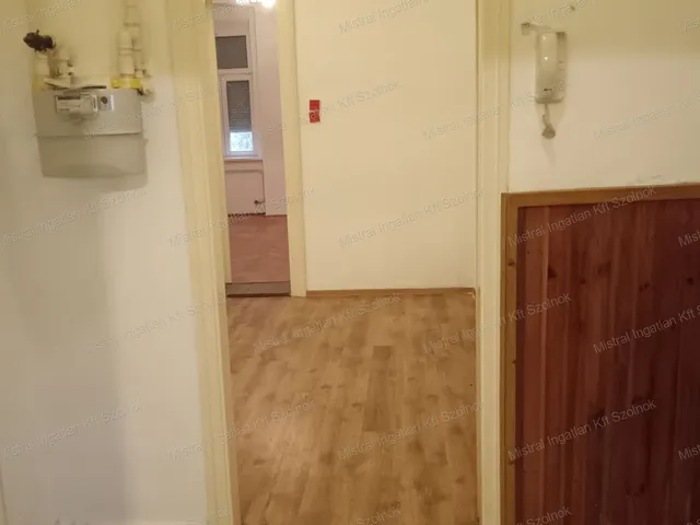 Kiadó ház Szolnok 64 nm