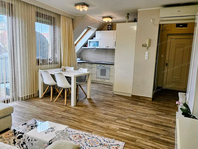 Eladó lakás Szolnok, Belváros 64 nm