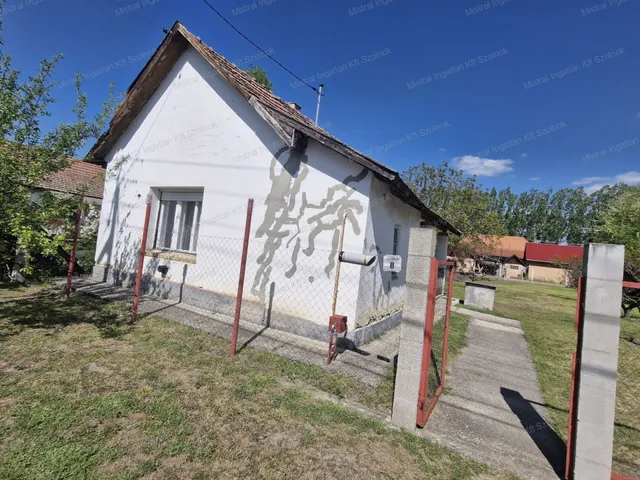 Eladó ház Újszilvás 37 nm