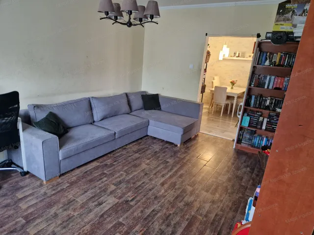 Eladó lakás Szolnok, Széchenyi-lakótelep 71 nm