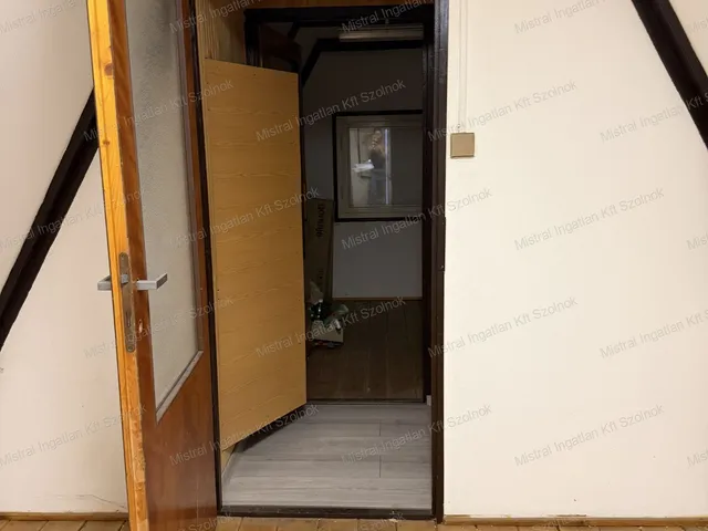 Eladó nyaraló Szolnok, Alcsisziget, Krisztina 37 nm
