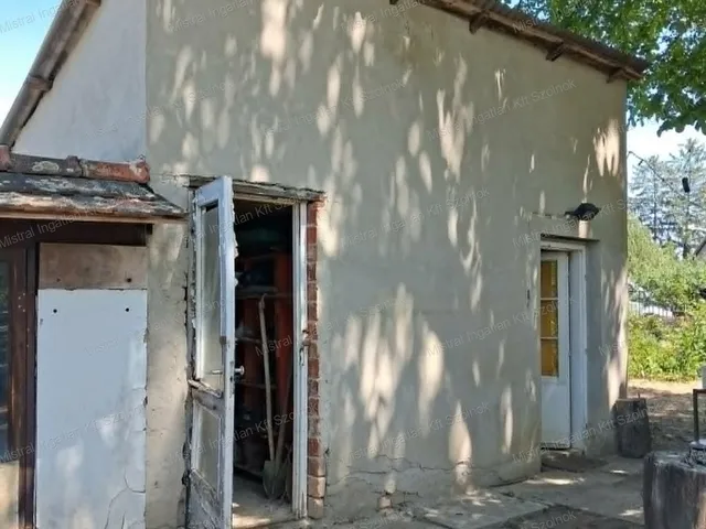 Eladó mezőgazdasági ingatlan Szolnok, Alcsisziget 1210 nm