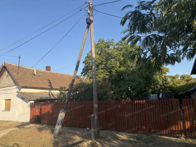 Eladó ház Törökszentmiklós, Kecskés János 36 nm