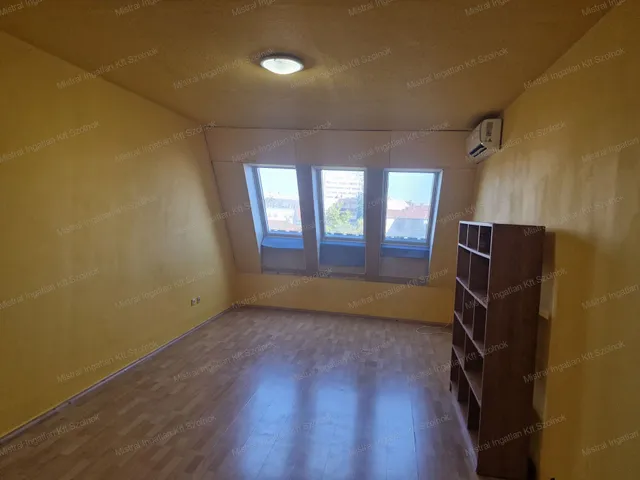 Eladó lakás Szolnok, Belváros 32 nm