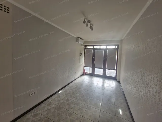 Eladó kereskedelmi és ipari ingatlan Szolnok, Belváros 15 nm