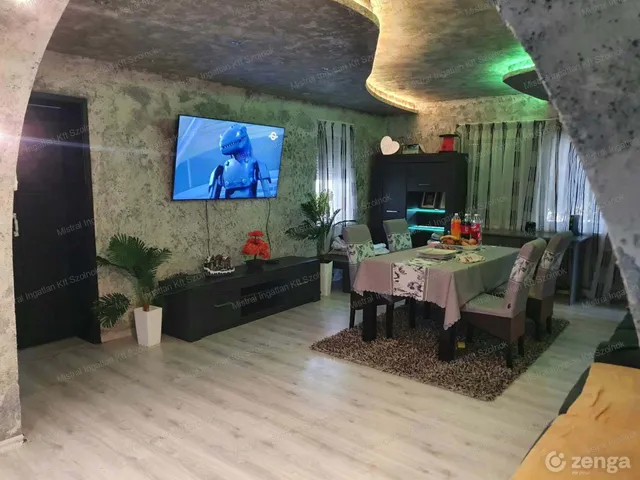 Eladó ház Tiszakécske 213 nm