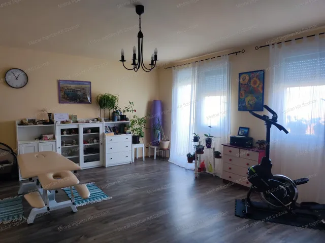 Eladó lakás Szolnok, Belváros 147 nm