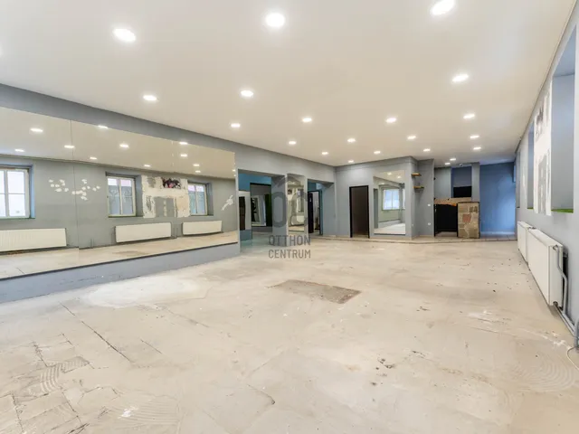 Eladó kereskedelmi és ipari ingatlan Várpalota 255 nm