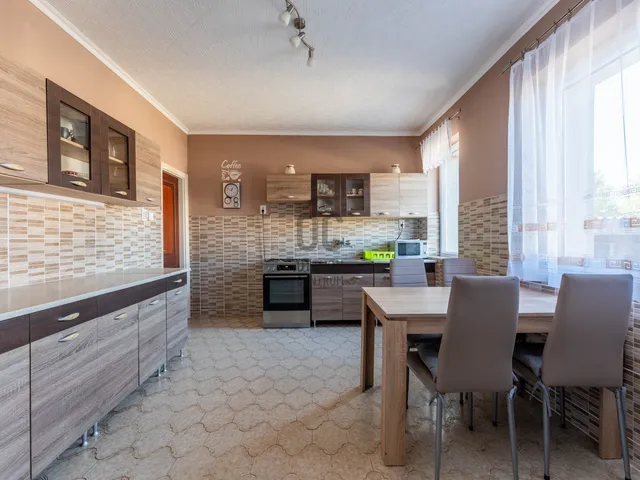 Eladó ház Ősi 181 nm