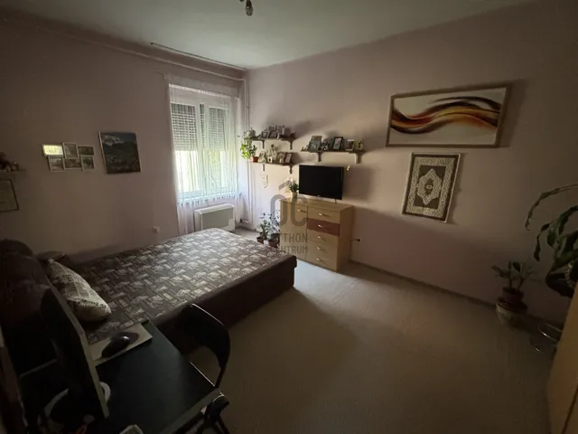 Eladó lakás Várpalota, Waldstein János út 46 nm