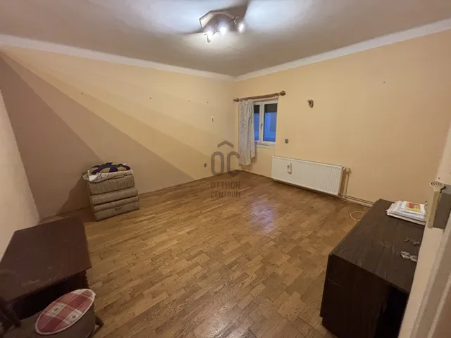 Eladó lakás Várpalota, Szabadság tér 37 nm