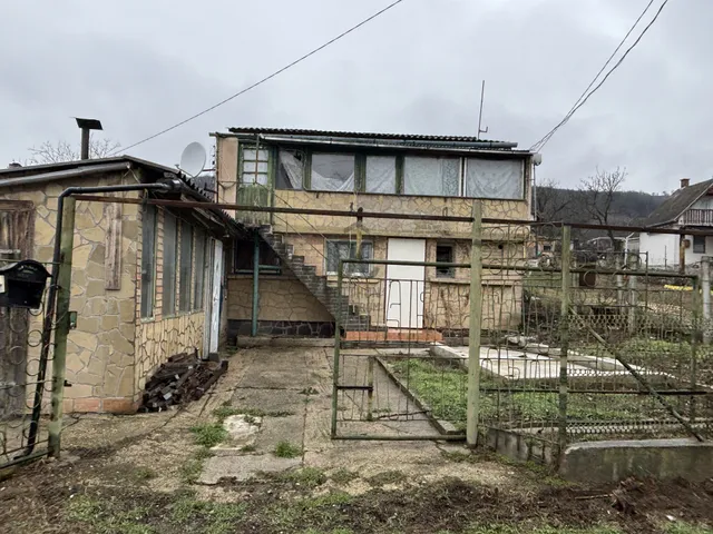 Eladó telek Várpalota, Baglyas dűlő 2174 nm