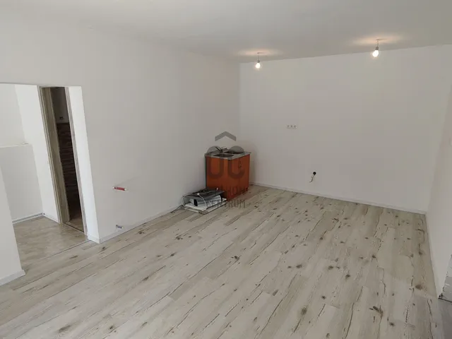 Eladó ház Berhida 1000 nm