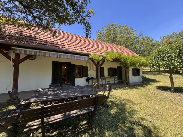 Eladó telek Várpalota 15000 nm