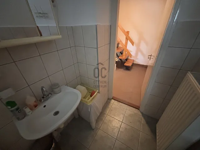 Eladó kereskedelmi és ipari ingatlan Várpalota, Kálvária 60 nm