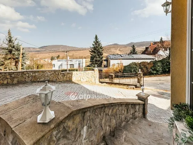 Eladó ház Budapest II. kerület 360 nm