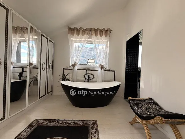 Eladó ház Budapest II. kerület 385 nm