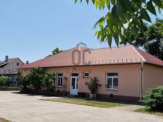 Eladó kereskedelmi és ipari ingatlan Debrecen, Biharikert 530 nm