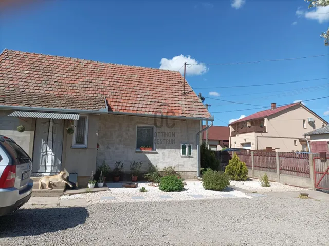 Eladó ház Földes 79 nm