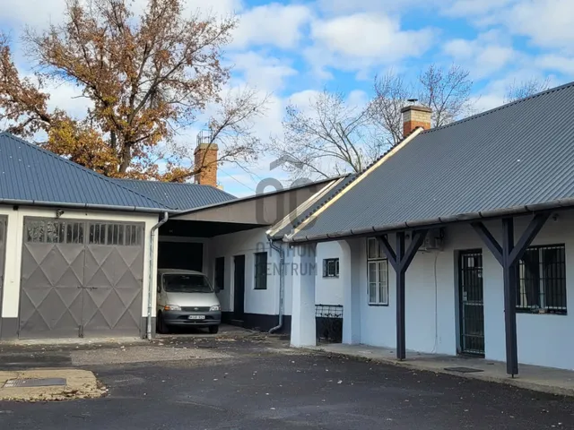 Kiadó kereskedelmi és ipari ingatlan Debrecen, Hatvan utcai kert 280 nm