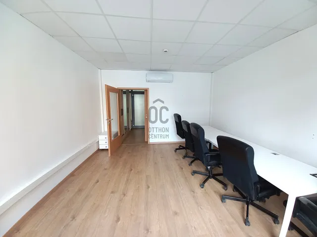 Kiadó kereskedelmi és ipari ingatlan Debrecen, Belváros 30 nm