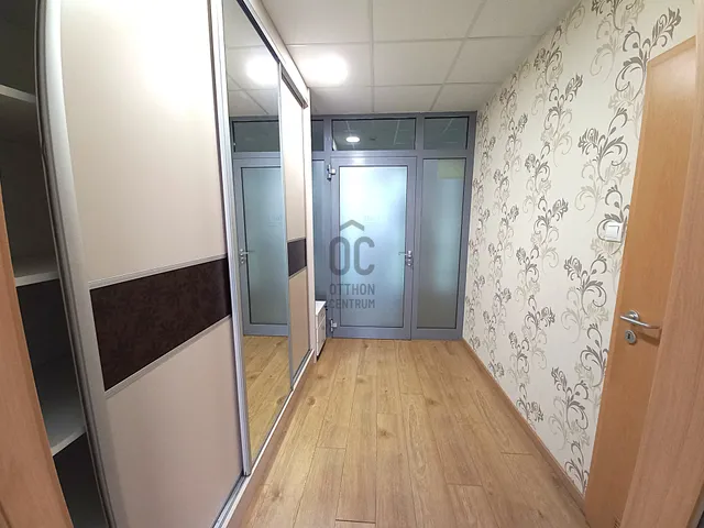 Kiadó kereskedelmi és ipari ingatlan Debrecen, Belváros 30 nm