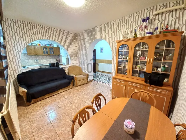 Eladó ház Tiszacsege 86 nm