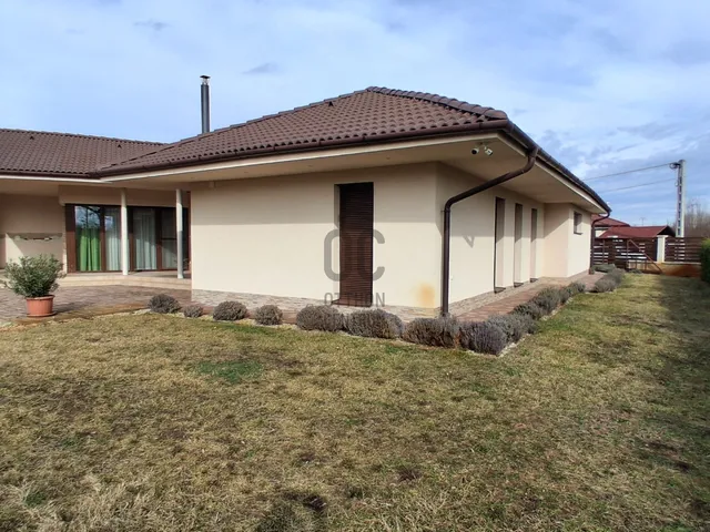 Kiadó ház Debrecen, Lencztelep 139 nm