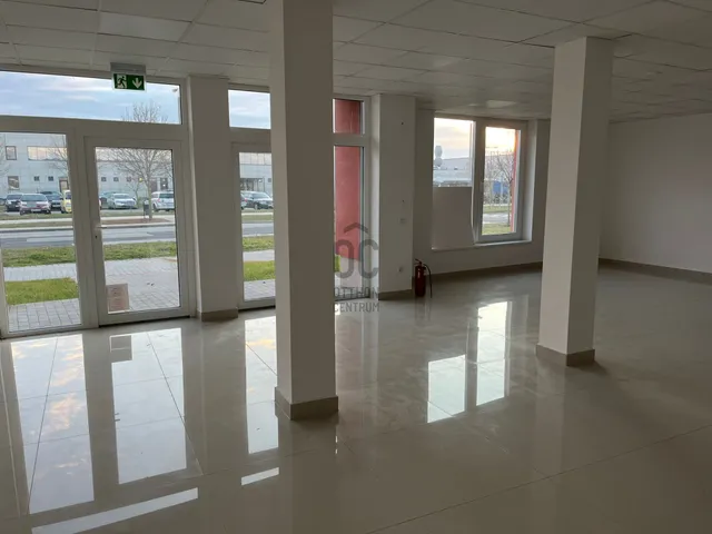 Kiadó kereskedelmi és ipari ingatlan Tiszaújváros 95 nm