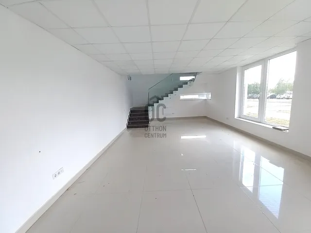 Kiadó kereskedelmi és ipari ingatlan Tiszaújváros 95 nm