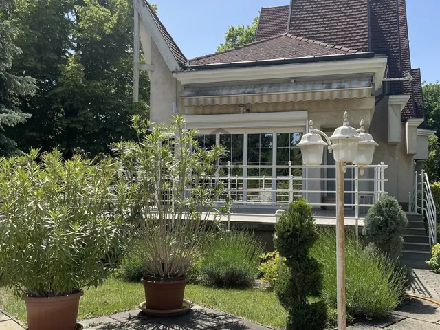Eladó ház Debrecen, Nagyerdő 432 nm