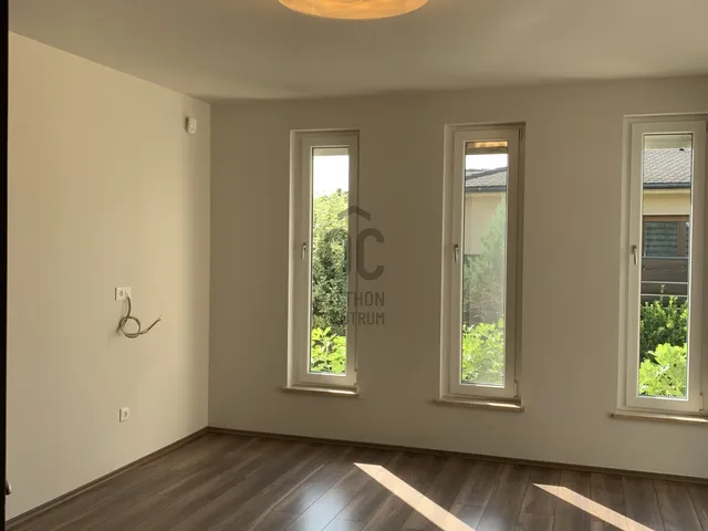 Kiadó ház Debrecen, Pallag 195 nm
