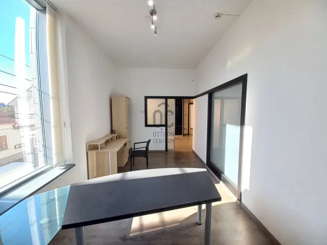 Kiadó kereskedelmi és ipari ingatlan Debrecen, Belváros 76 nm