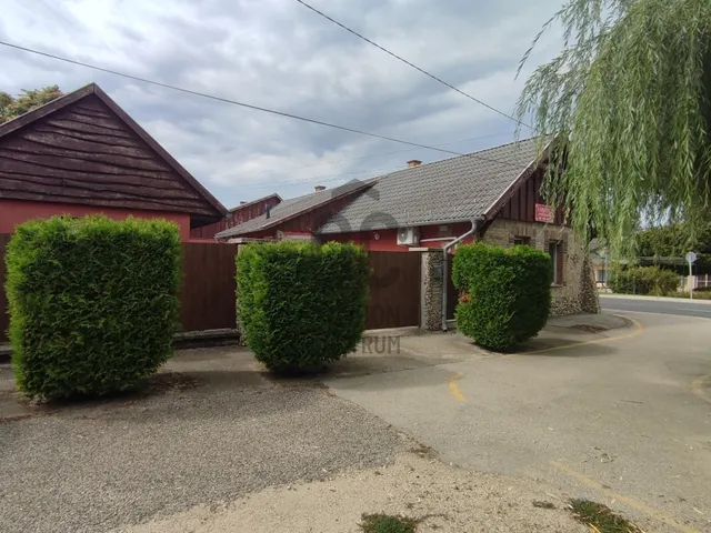 Eladó kereskedelmi és ipari ingatlan Sárkeszi 254 nm