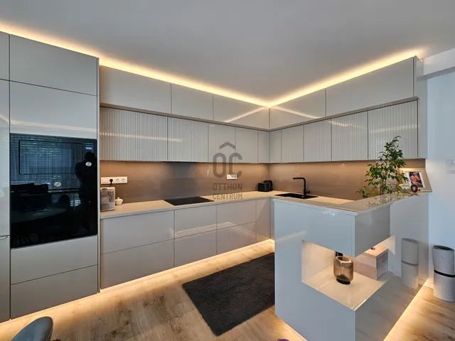 Eladó ház Üröm 165 nm