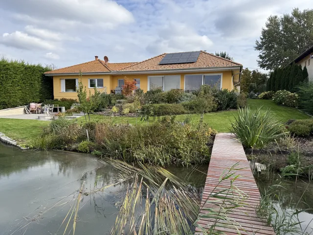 Eladó ház Áporka 222 nm