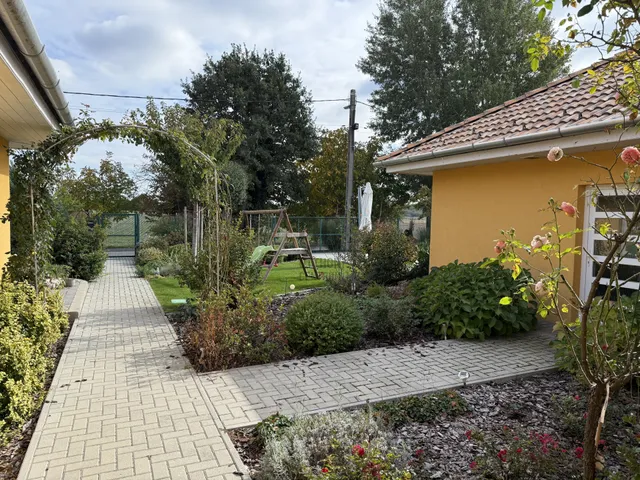 Eladó ház Áporka 222 nm