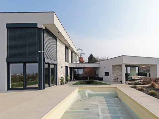 Eladó ház Vác, Törökhegy 272 nm