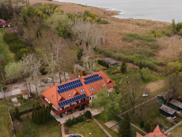 Eladó kereskedelmi és ipari ingatlan Balatonkeresztúr 1144 nm