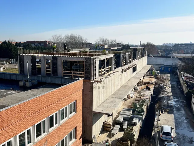 Eladó kereskedelmi és ipari ingatlan Budapest IV. kerület, Újpest 6220 nm