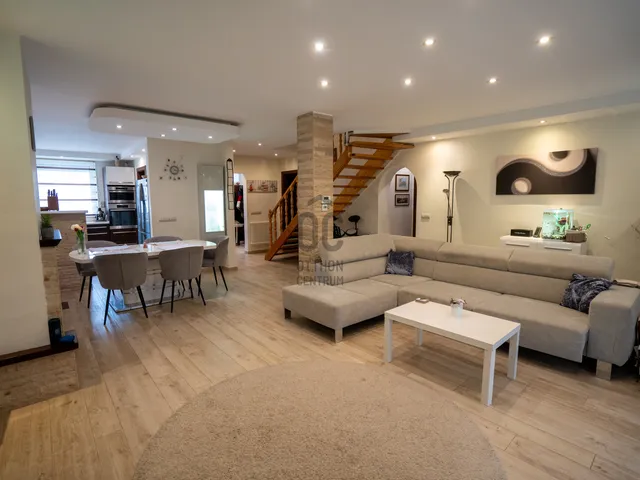 Eladó ház Tiszaújváros, Kertváros 208 nm