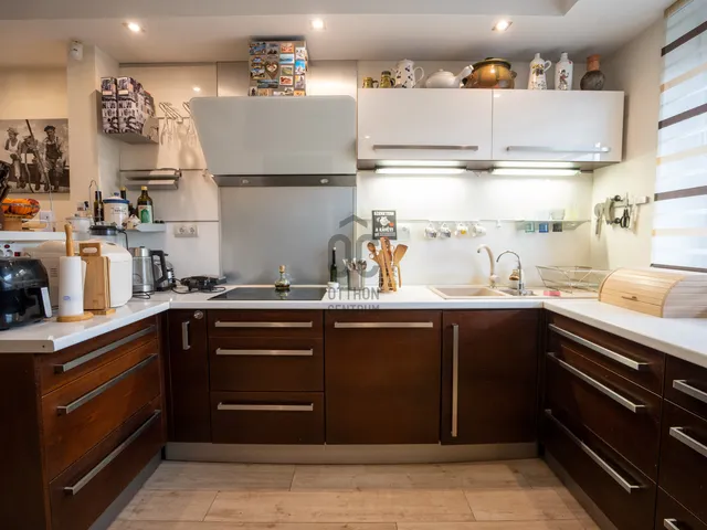 Eladó ház Tiszaújváros, Kertváros 208 nm