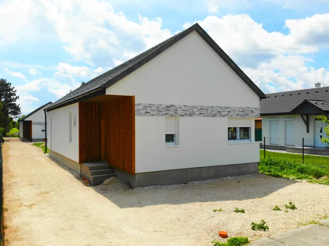 Eladó üdülő és hétvégi ház Balatonkeresztúr, Akácfa utca 80 nm