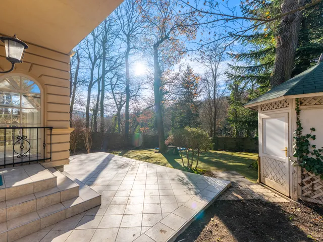 Eladó ház Budapest II. kerület, Adyliget, Feketerigó 211 nm