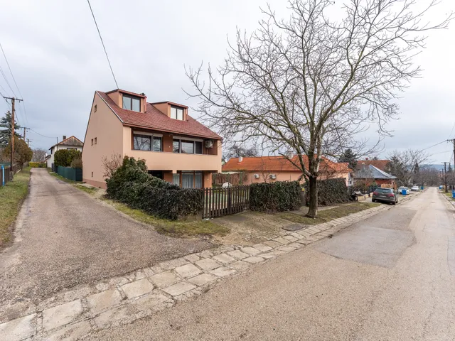 Eladó ház Balatonfűzfő, Szalmásitelep 178 nm