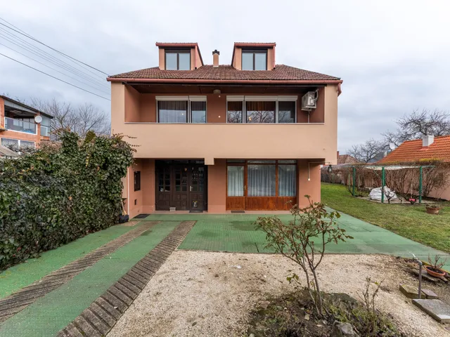 Eladó ház Balatonfűzfő, Szalmásitelep, Vadkörte utca 16 178 nm