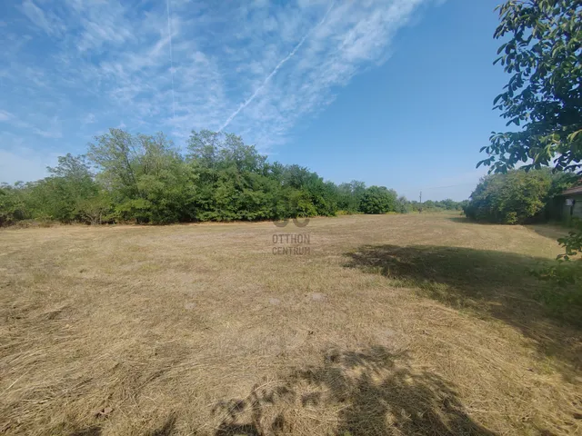 Eladó telek Cegléd 8300 nm