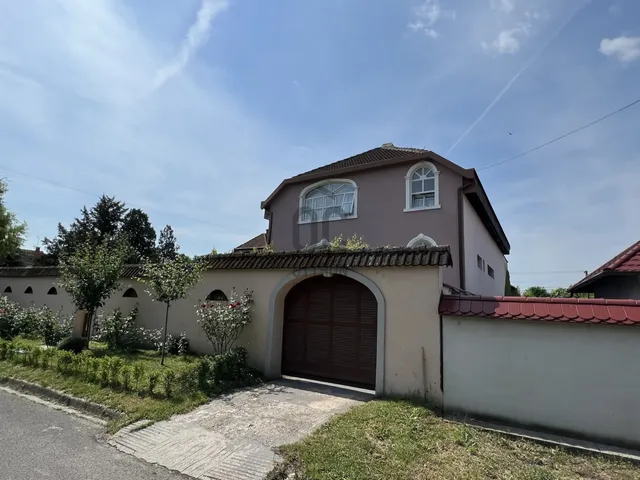 Eladó ház Nagykőrös 300 nm